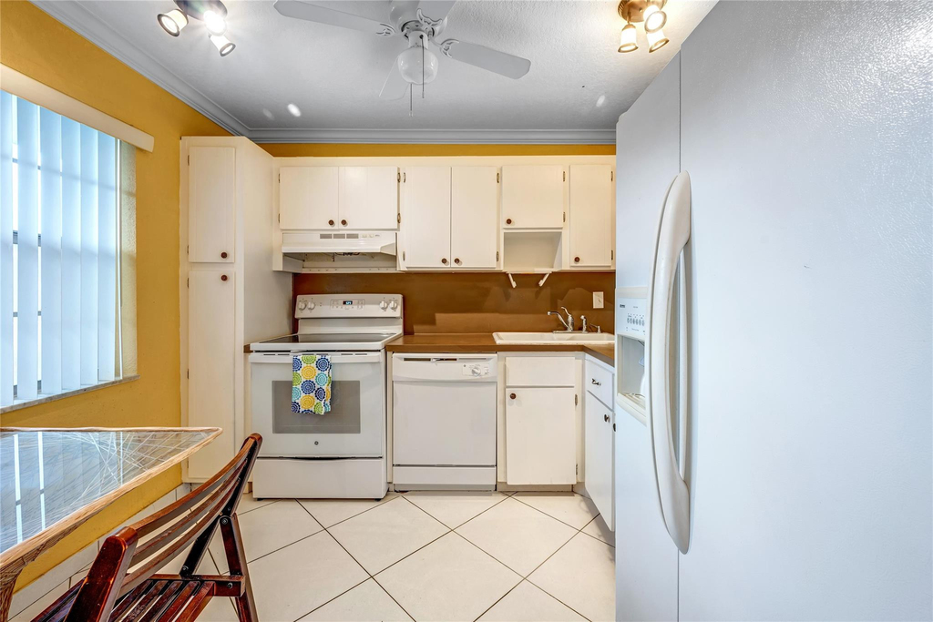 3774 Inverrary Boulevard - Photo 18