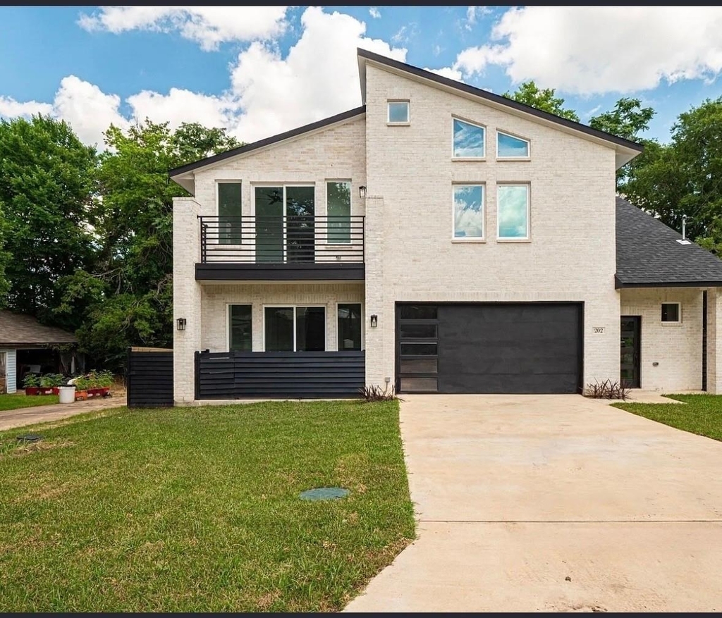 202 Wykagyl Street - Photo 0