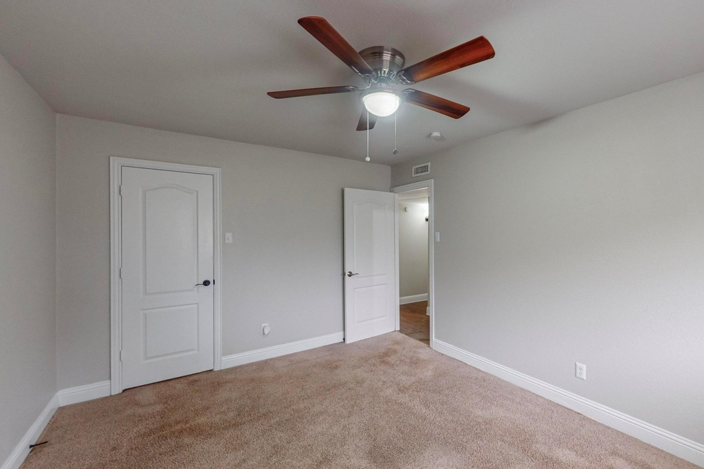 3842 Commonwealth Drive - Photo 2