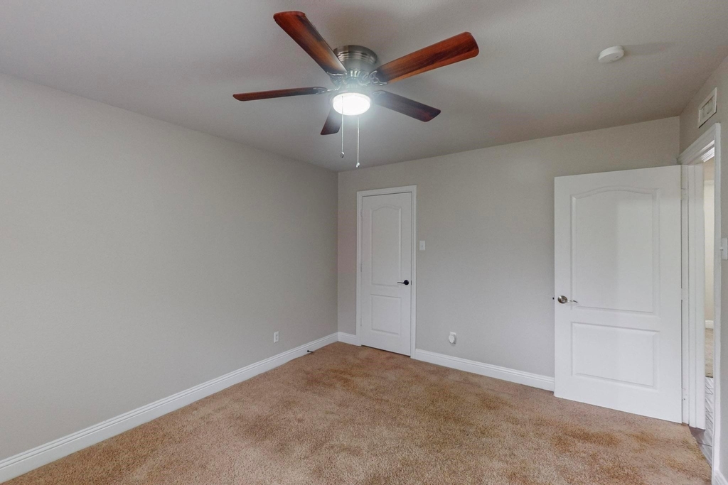 3842 Commonwealth Drive - Photo 3