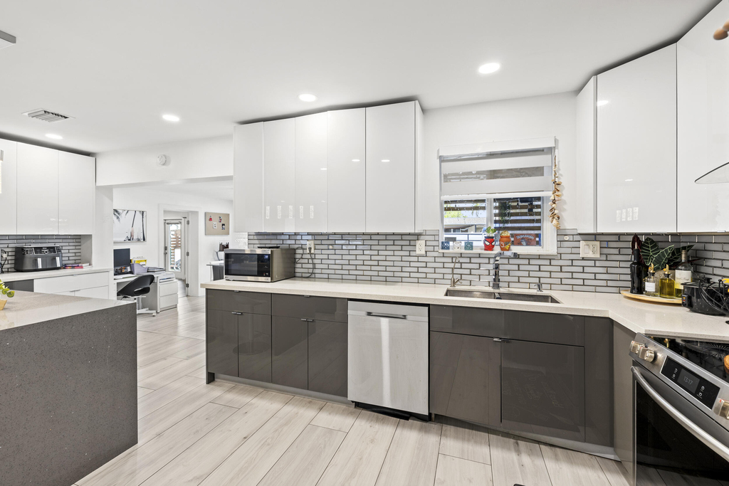 3230 Roosevelt Street - Photo 8
