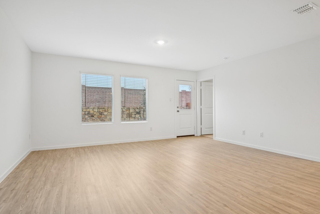 1624 Baugh Street - Photo 5
