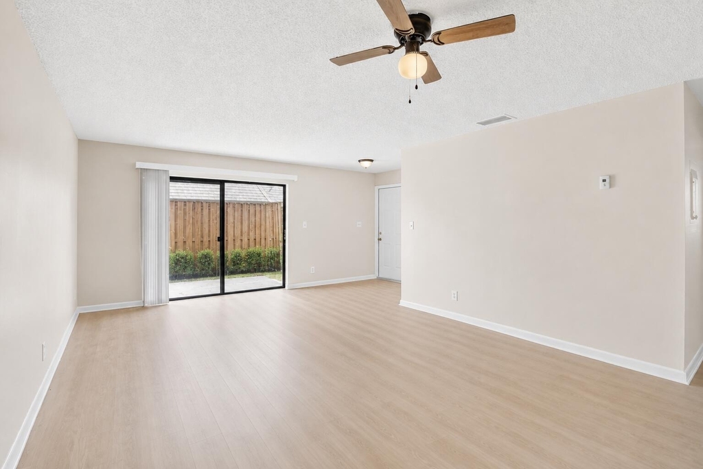 4967 Nw 95th Avenue - Photo 2