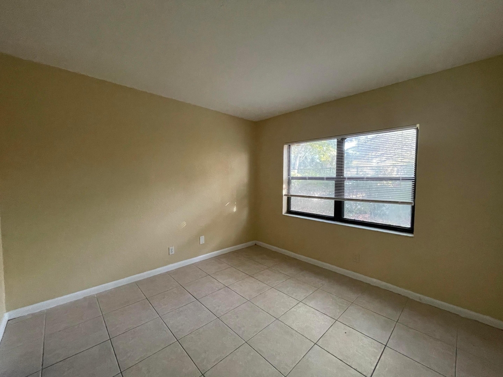 11626 Nw 26th Court - Photo 9