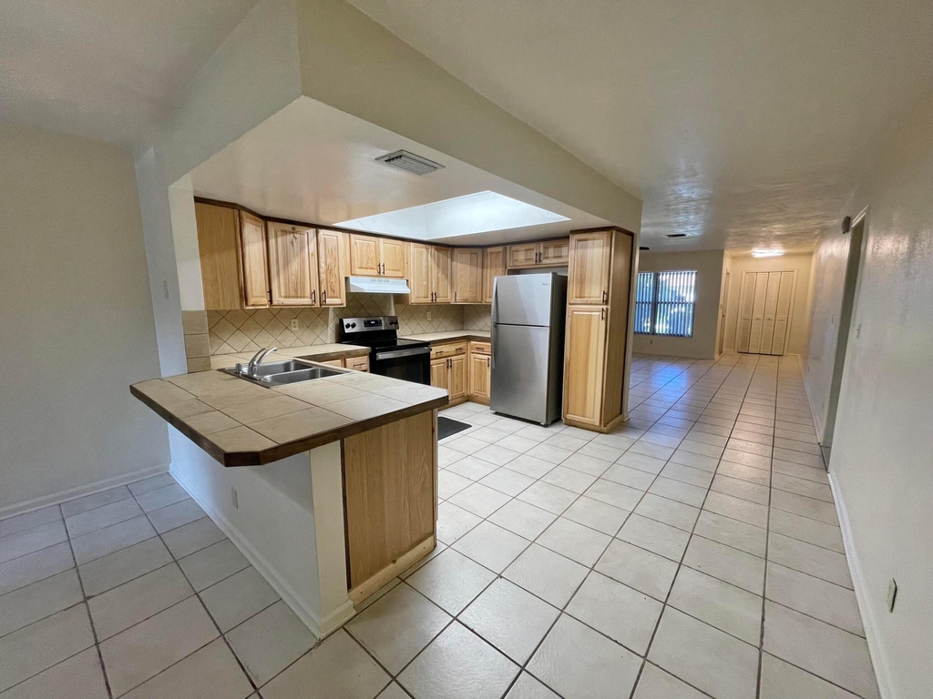 7110 Nw 78th Avenue - Photo 11