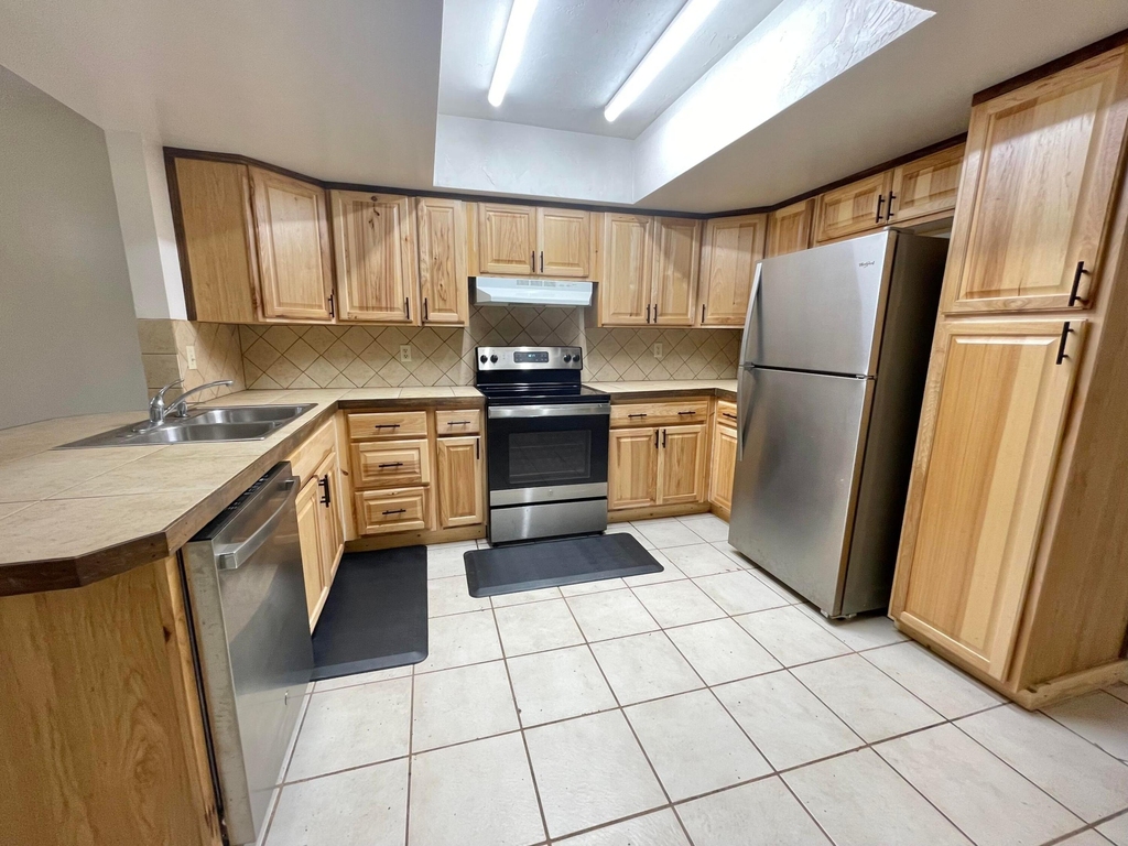 7110 Nw 78th Avenue - Photo 4