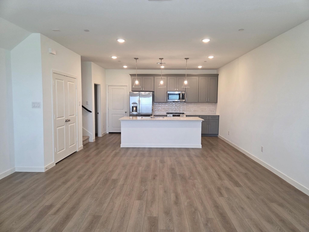 5708 Lakeview Drive - Photo 3