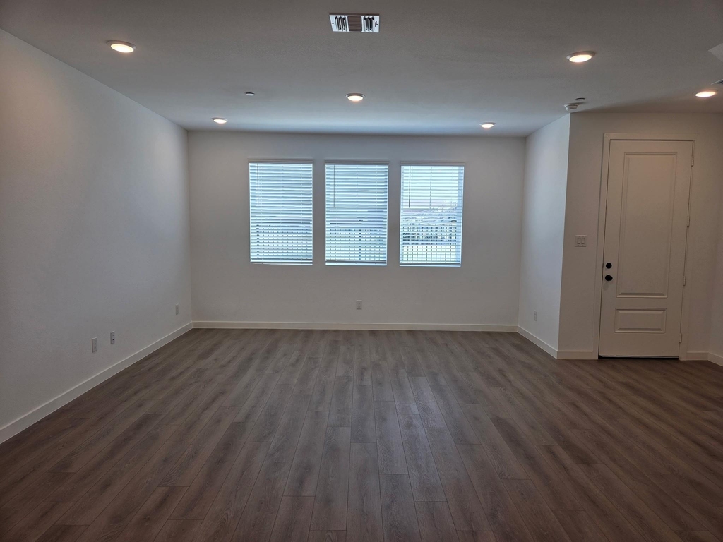 5708 Lakeview Drive - Photo 1