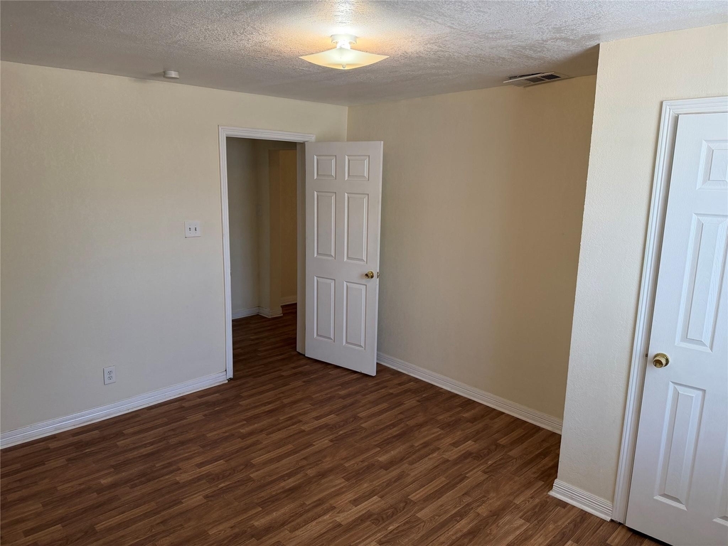 1402 N Commerce Street - Photo 14