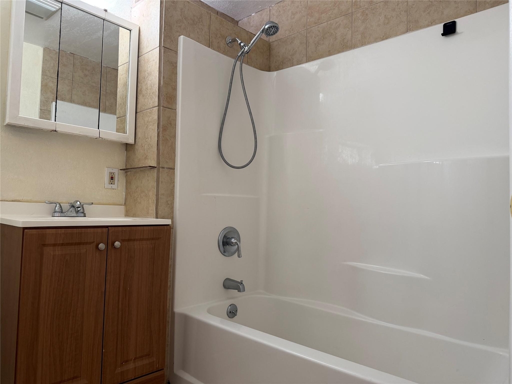 1402 N Commerce Street - Photo 12
