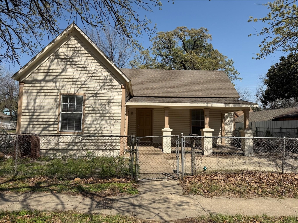 1402 N Commerce Street - Photo 0
