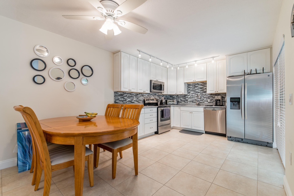 717 7th Lane - Photo 4