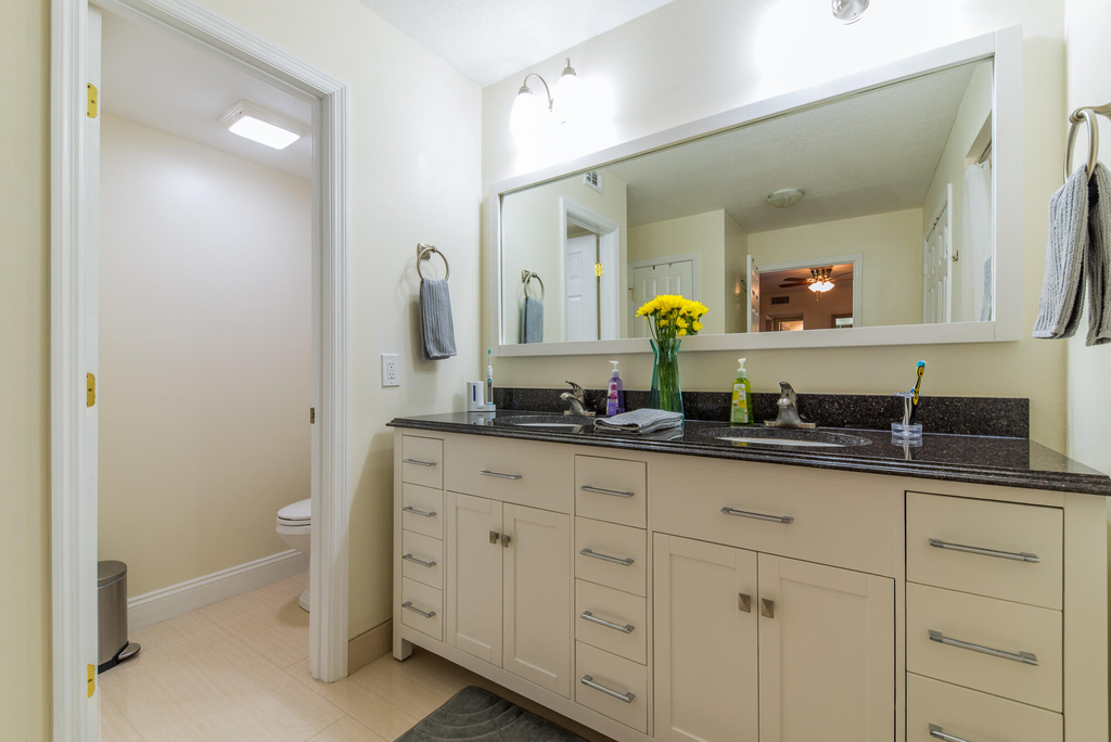 717 7th Lane - Photo 9