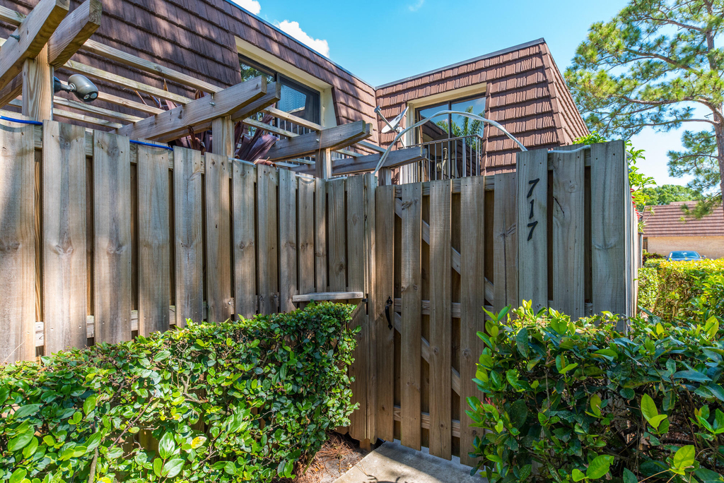 717 7th Lane - Photo 16