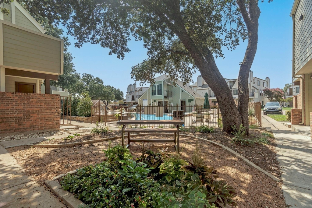 3129 Sondra Drive - Photo 4