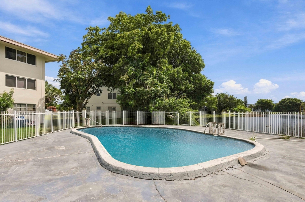 5480 Nw 11th Street - Photo 16
