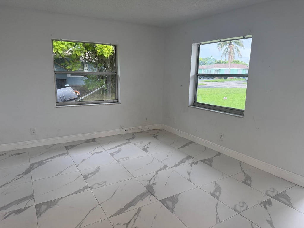 1471 Nw 20th - Photo 7