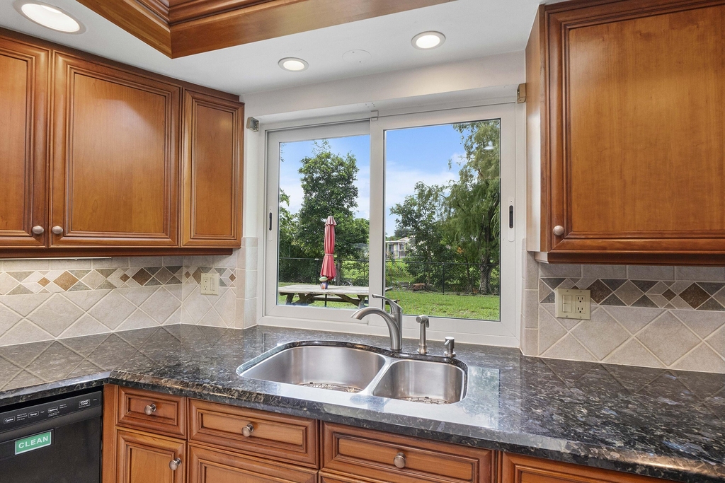 2940 Nw 87th Terrace - Photo 6