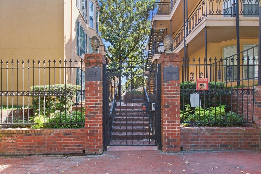 6318 Richmond Avenue - Photo 29