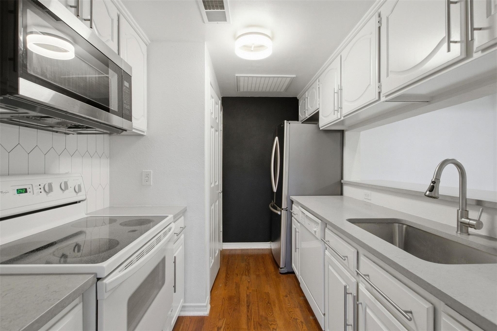 6318 Richmond Avenue - Photo 6