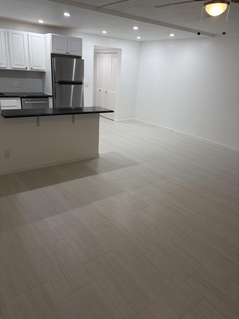 253 Newport P - Photo 3
