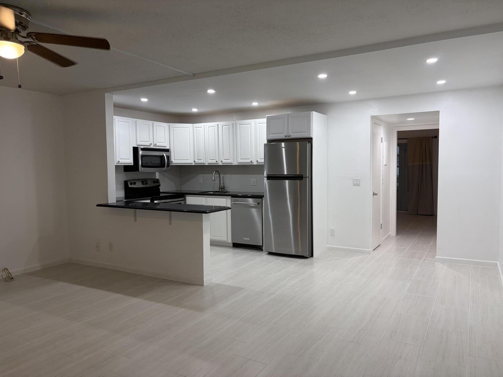 253 Newport P - Photo 1