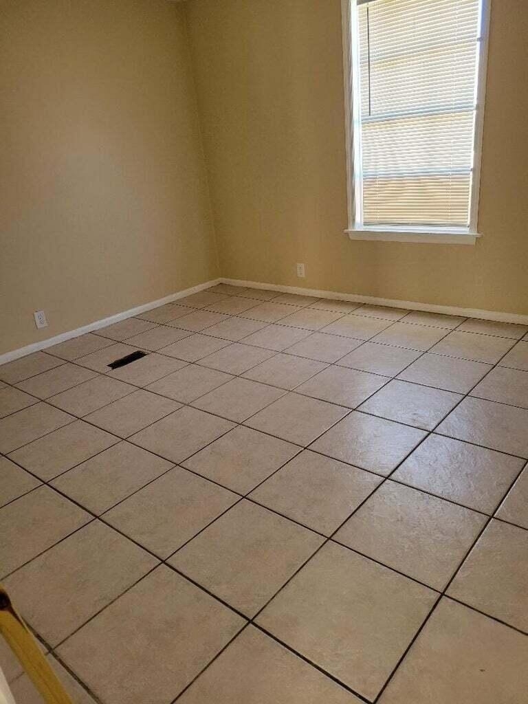 1488 W 31st Street - Photo 10