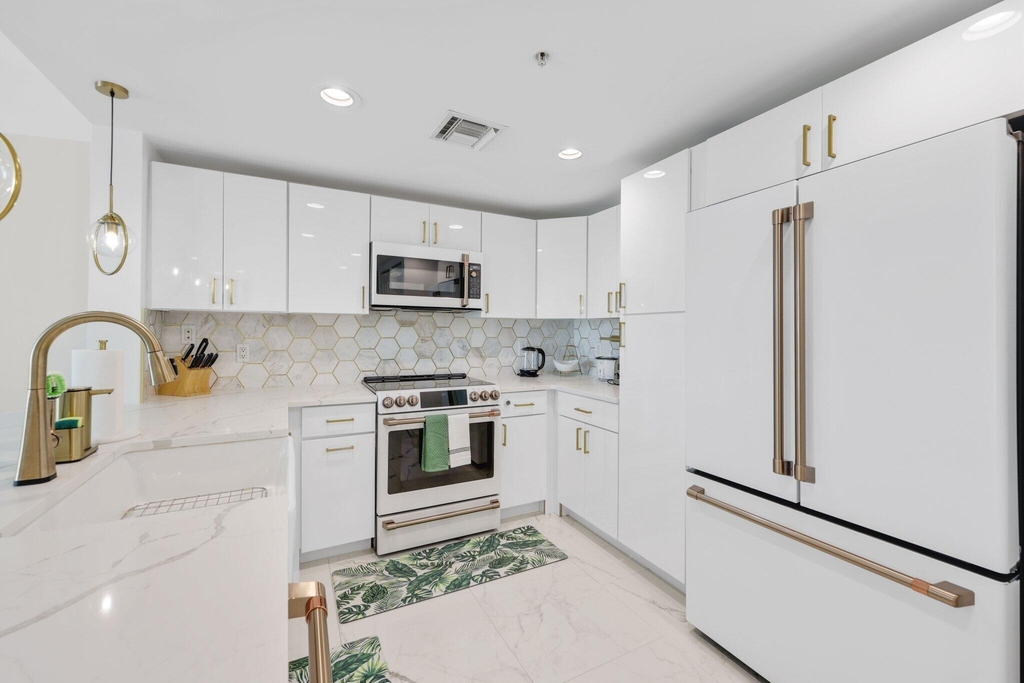 610 Clematis Street - Photo 3