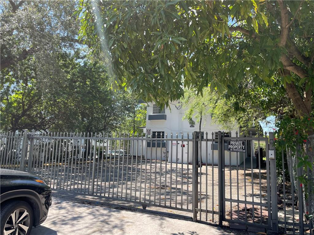 1052 Nw 4th Street - Photo 0