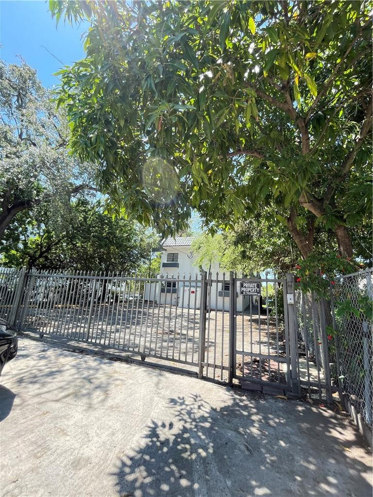 1052 Nw 4th Street - Photo 1