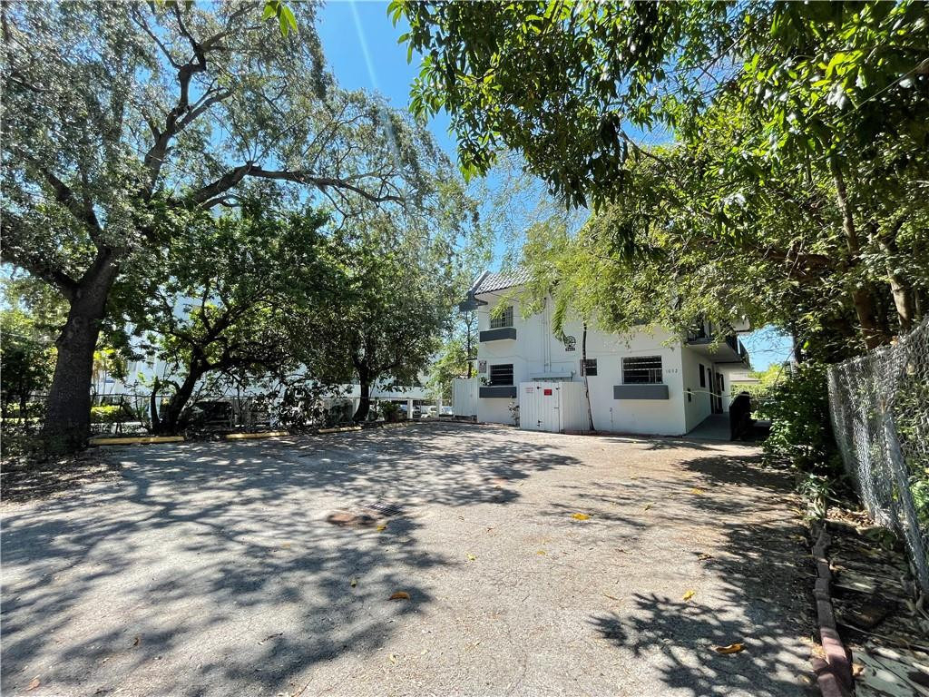 1052 Nw 4th Street - Photo 3