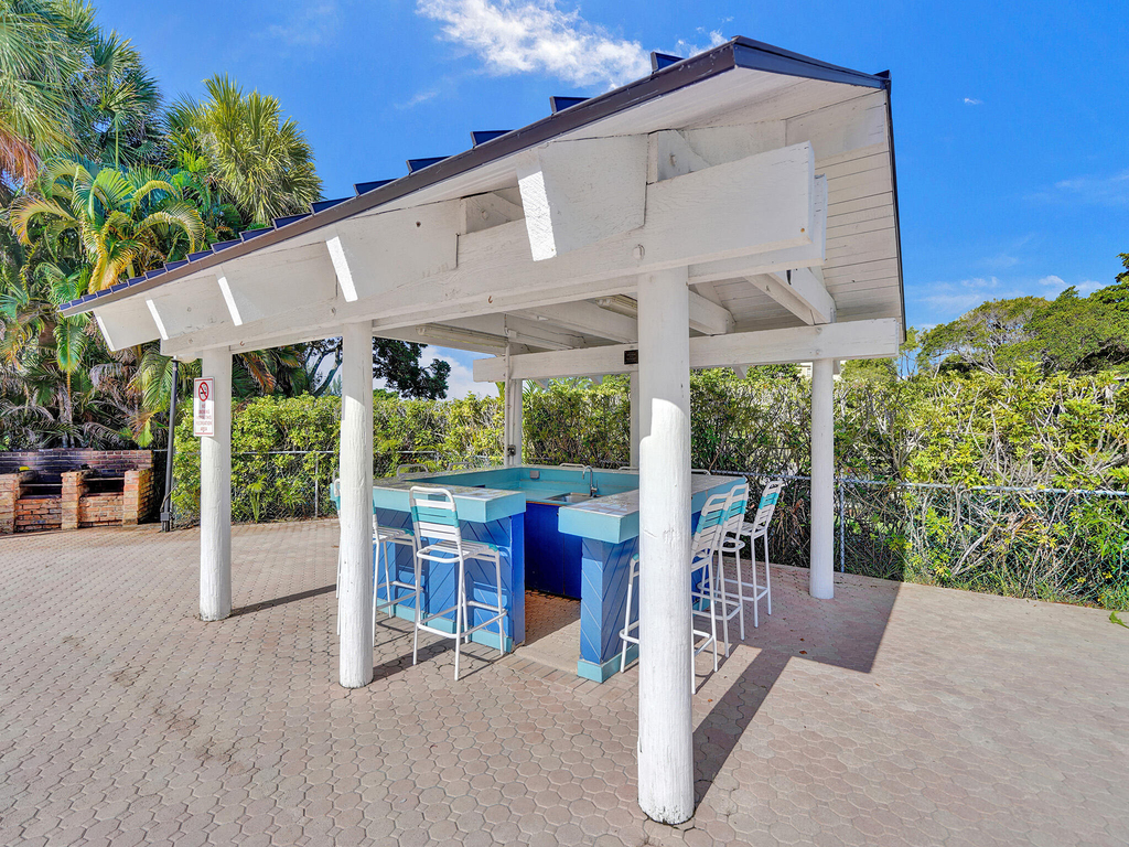 2200 S Cypress Bend Drive - Photo 33