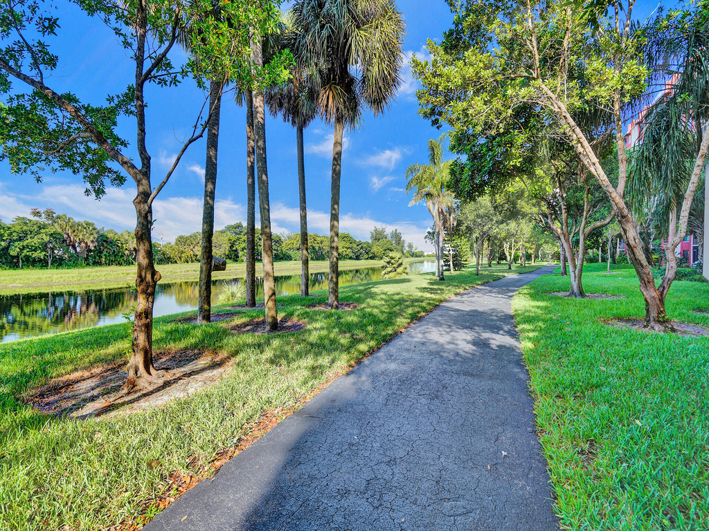 2200 S Cypress Bend Drive - Photo 27