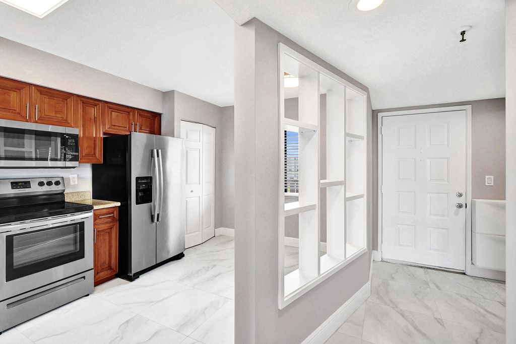 2200 S Cypress Bend Drive - Photo 40