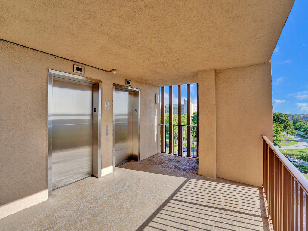 2200 S Cypress Bend Drive - Photo 30