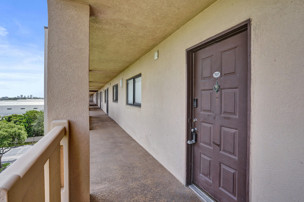 2200 S Cypress Bend Drive - Photo 36