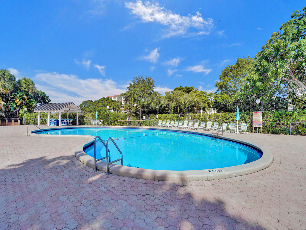 2200 S Cypress Bend Drive - Photo 31