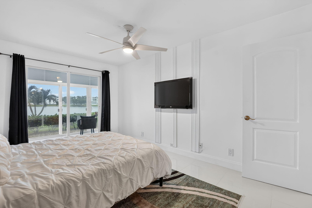 1061 Exeter D - Photo 12