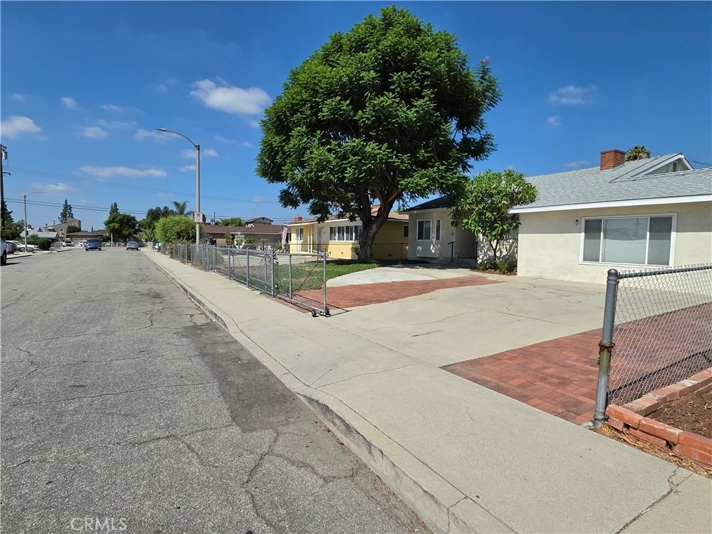 1695 1/2 James Pl - Photo 1
