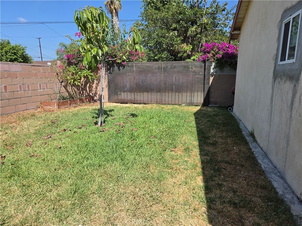 1695 1/2 James Pl - Photo 5