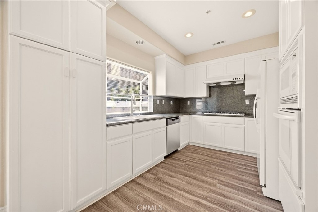 1115 Fairview - Photo 3