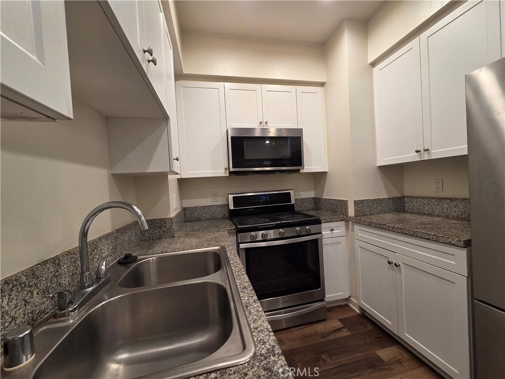 1836 Sichel Street - Photo 2