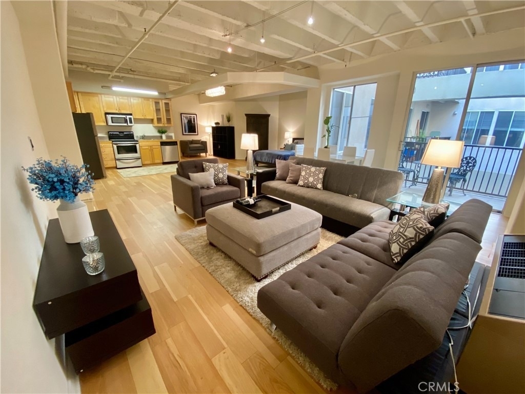 312 W 5th Street - Photo 3