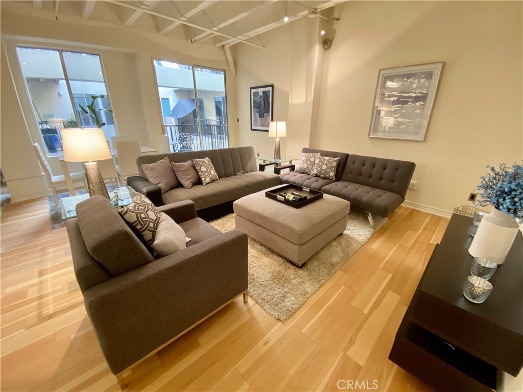 312 W 5th Street - Photo 2