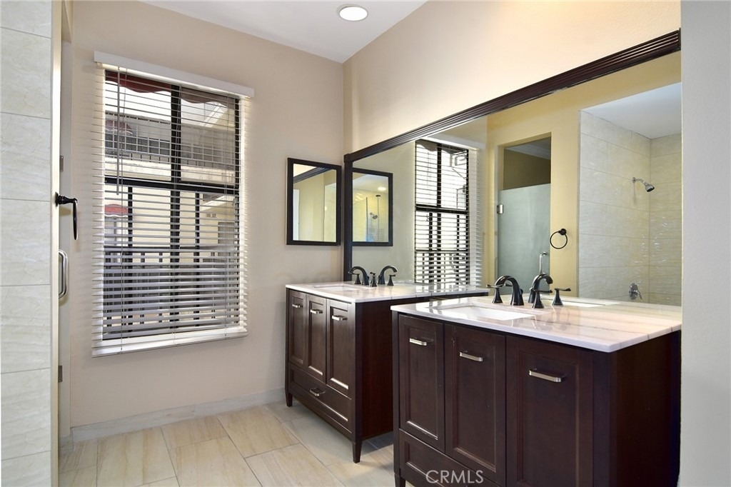 5236 Yarmouth Avenue - Photo 13