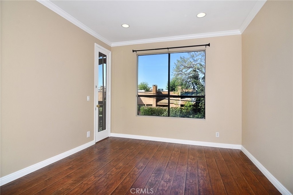 5236 Yarmouth Avenue - Photo 9