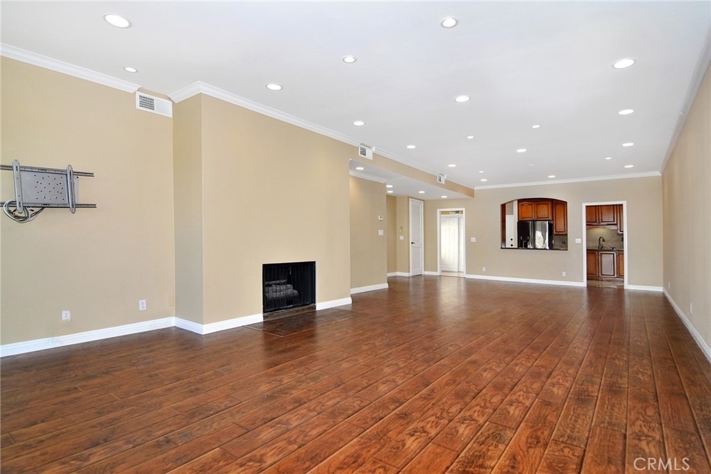 5236 Yarmouth Avenue - Photo 3