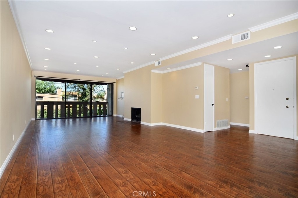 5236 Yarmouth Avenue - Photo 1