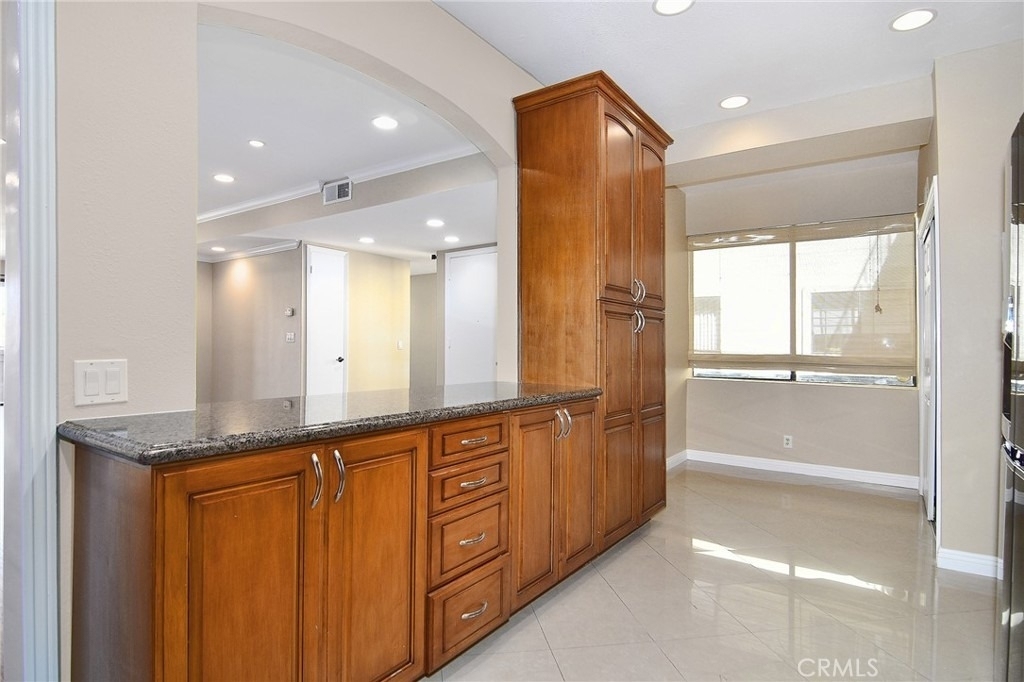 5236 Yarmouth Avenue - Photo 6