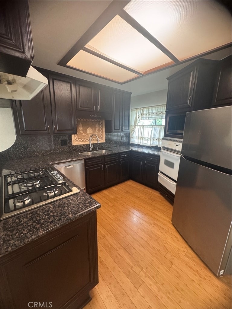 14726 Tupper - Photo 8